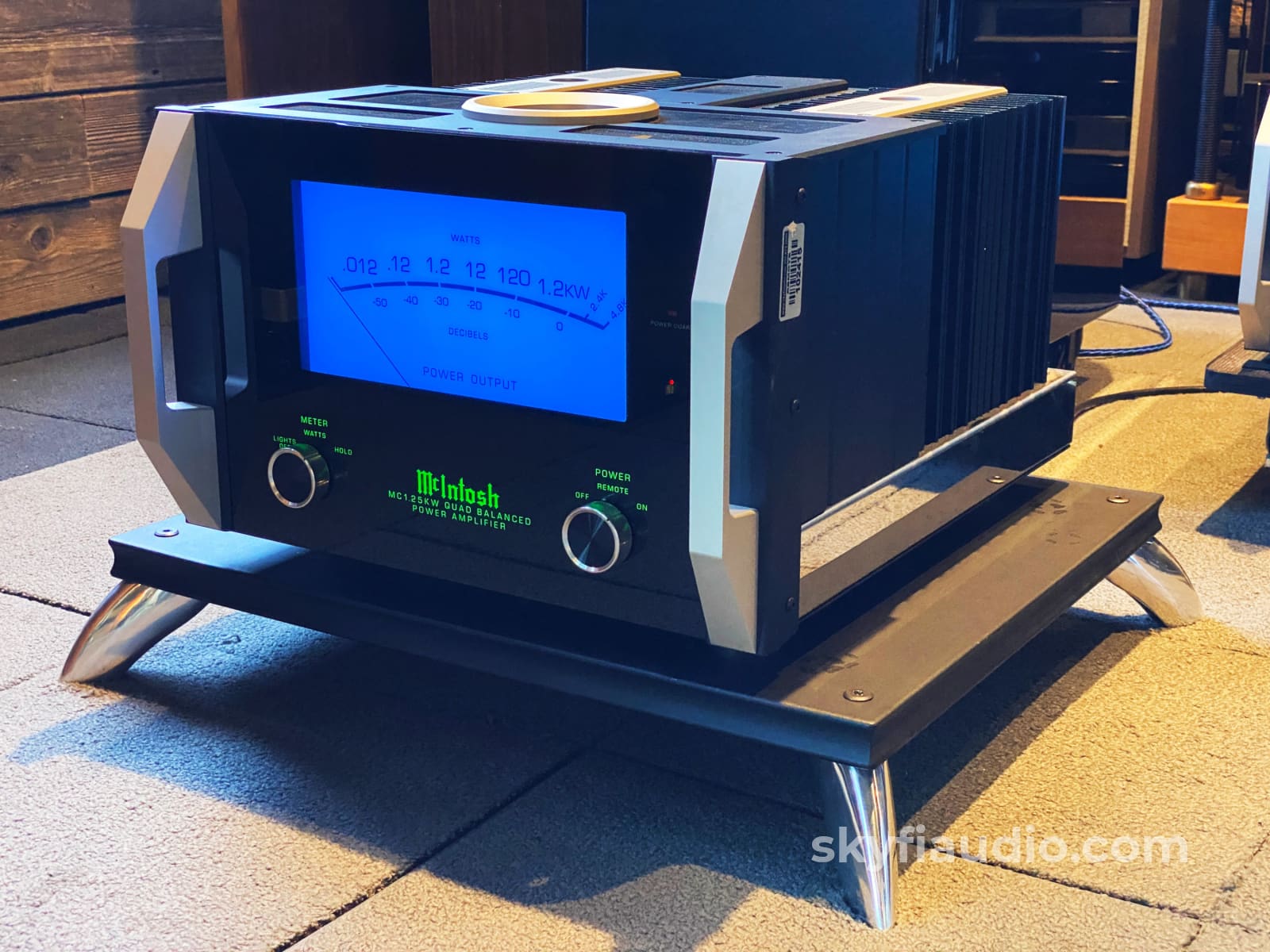 Salamander Designs Synergy Amplifier Stands (Pair) - Great For Mcintosh Amplifiers! Accessory