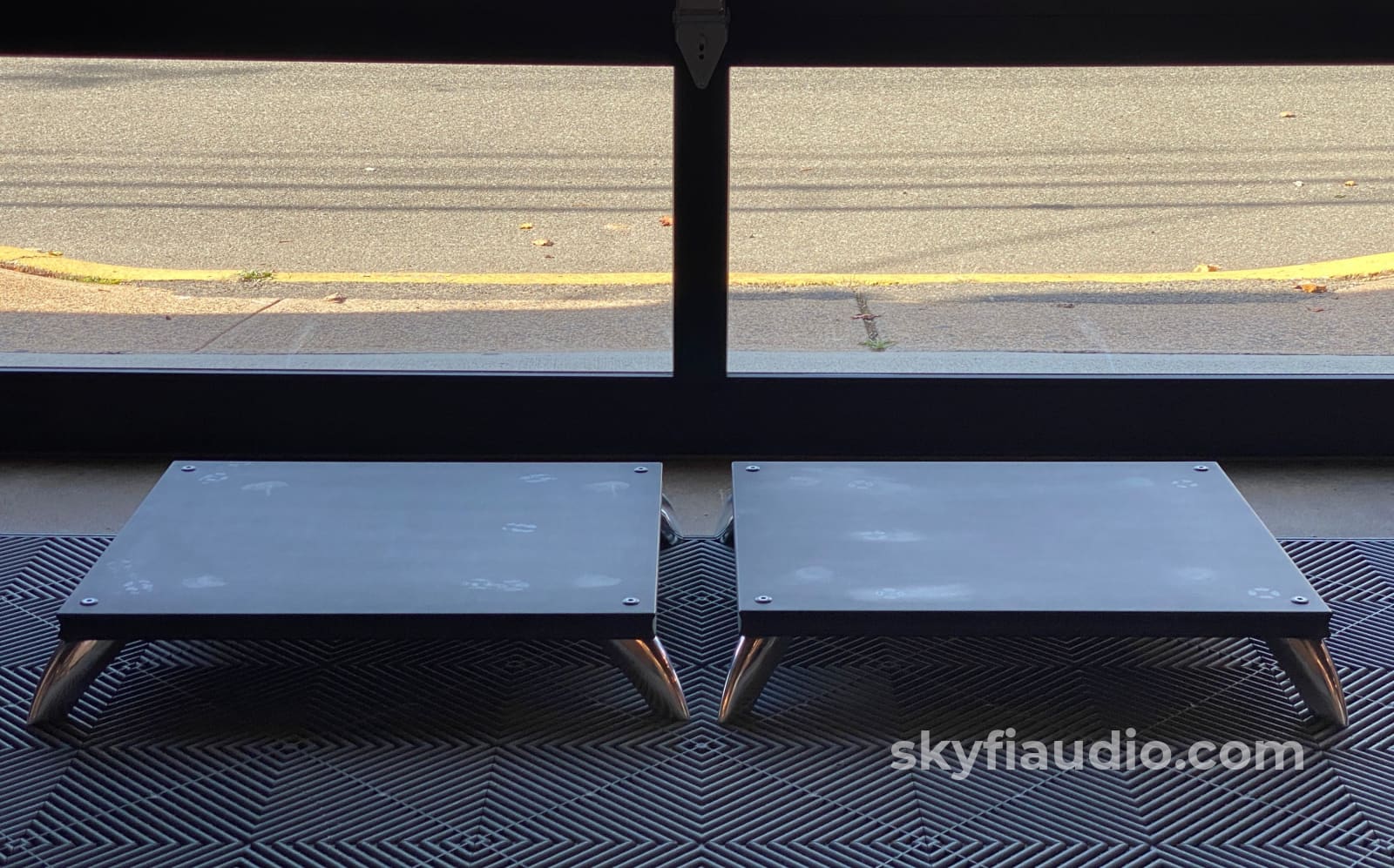 Salamander Designs Synergy Amplifier Stands (Pair) Great For Mcintosh Amplifiers! Accessory