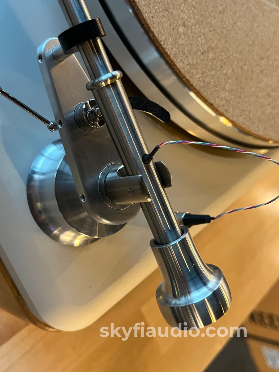 Shinola Runwell Turntable (White Oak) Turntable