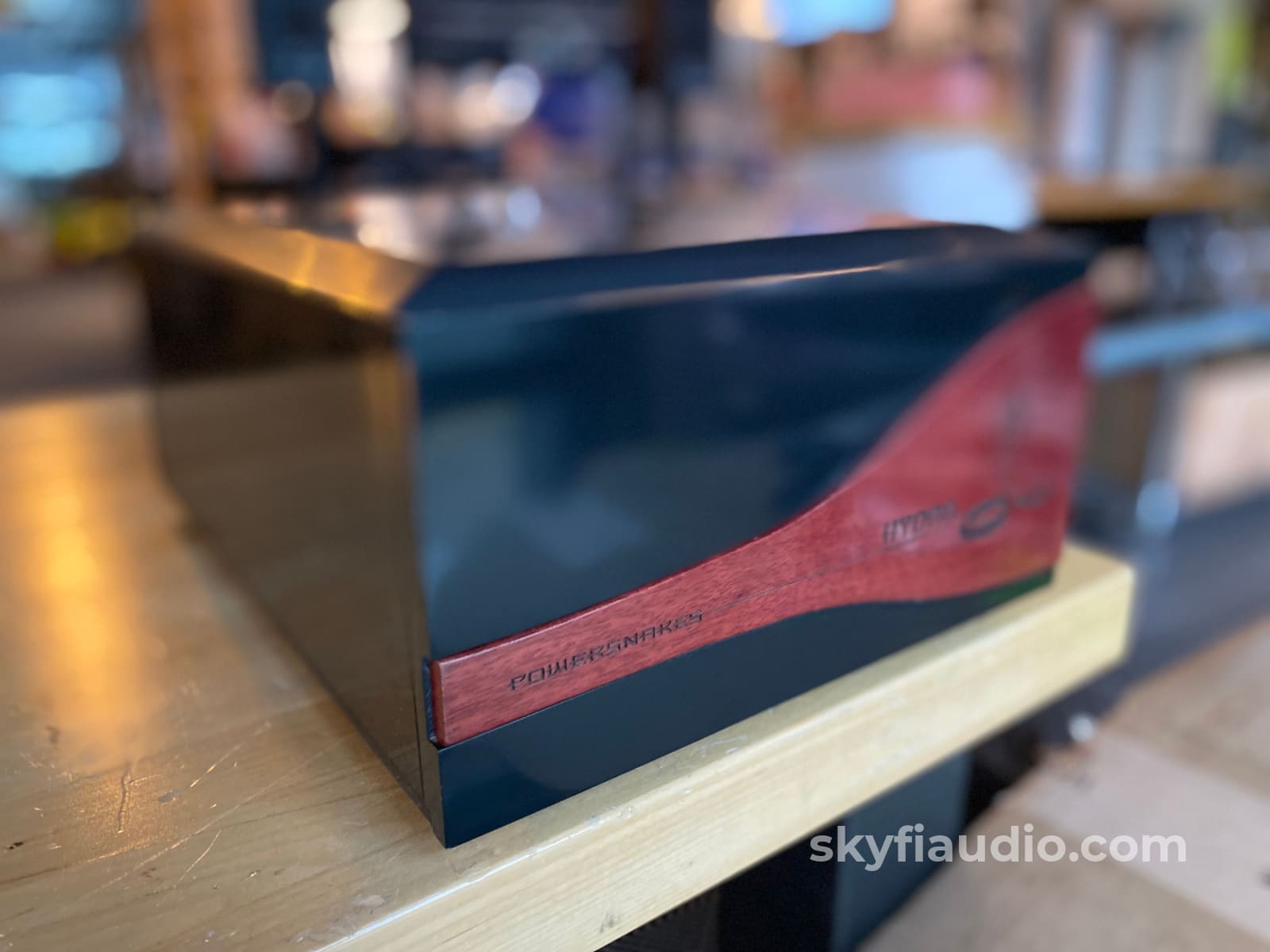 Shunyata Hydra Powersnakes Power Conditioner - Original Wood Version