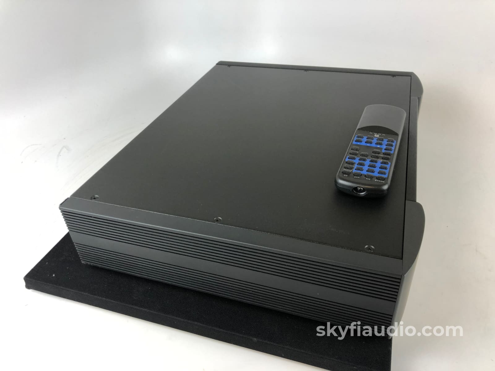 Simaudio 280D Dac - Dsd64/128/256 Capable With Remote Cd + Digital