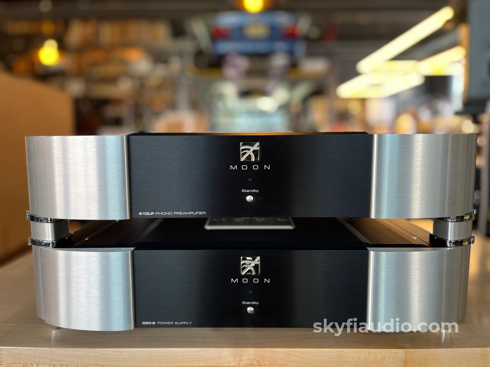 Moon Audio 610LP Phono Preamp + 820 S Power Supply w/ Stacking Bridges Preamplifier