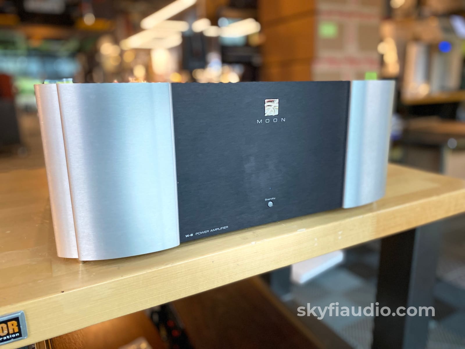 Simaudio Moon Evolution W-8 Flagship Stereo Power Amplifier