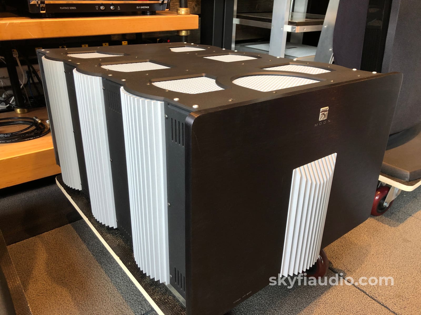 Simaudio Moon Titan Ht-200 Home Theater Amplifier Featuring 7 Monstrous Channels