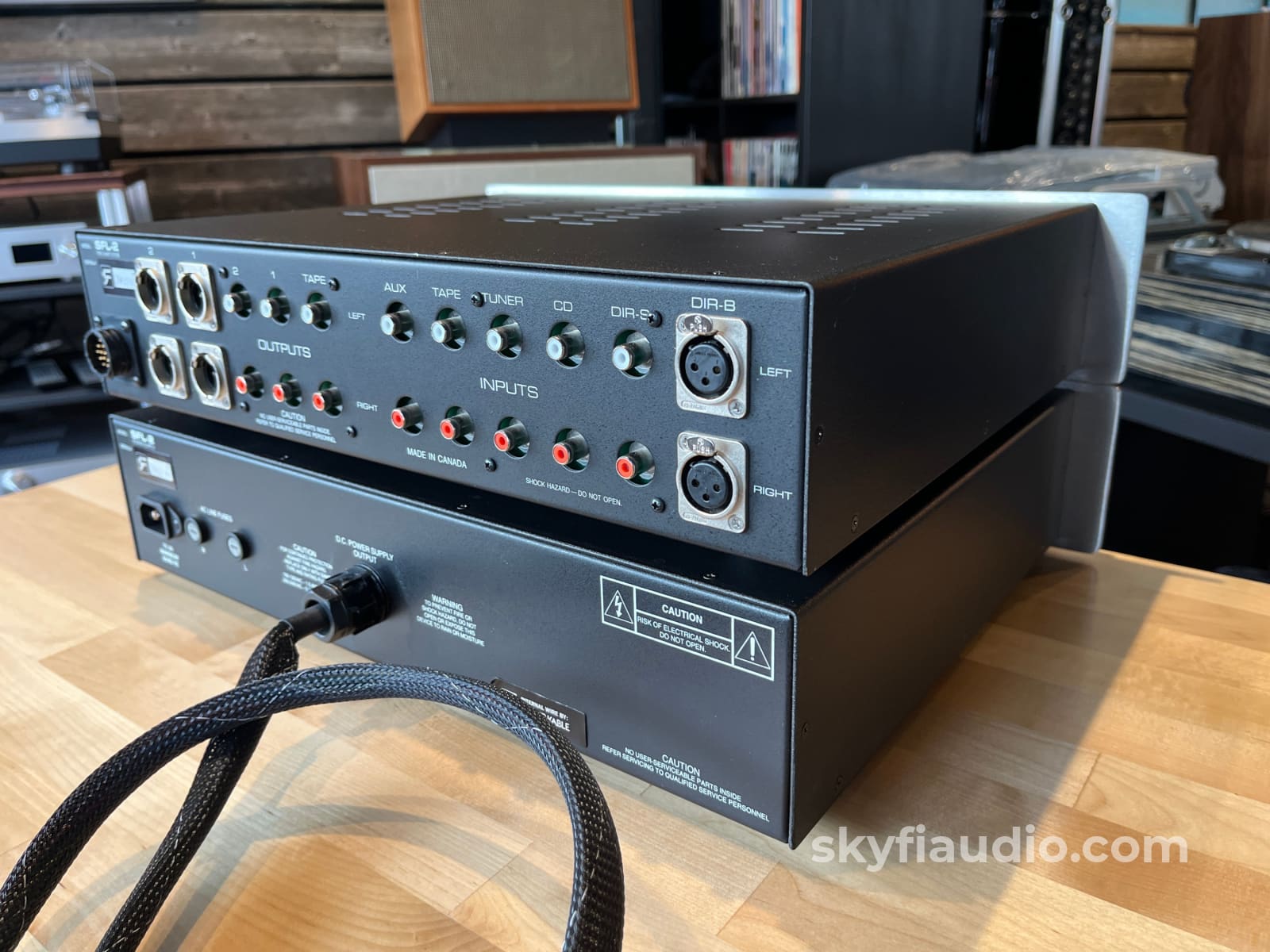 Sonic Frontiers SFL-2 Two Chassis Dual Mono Balanced Preamp - Preamplifier