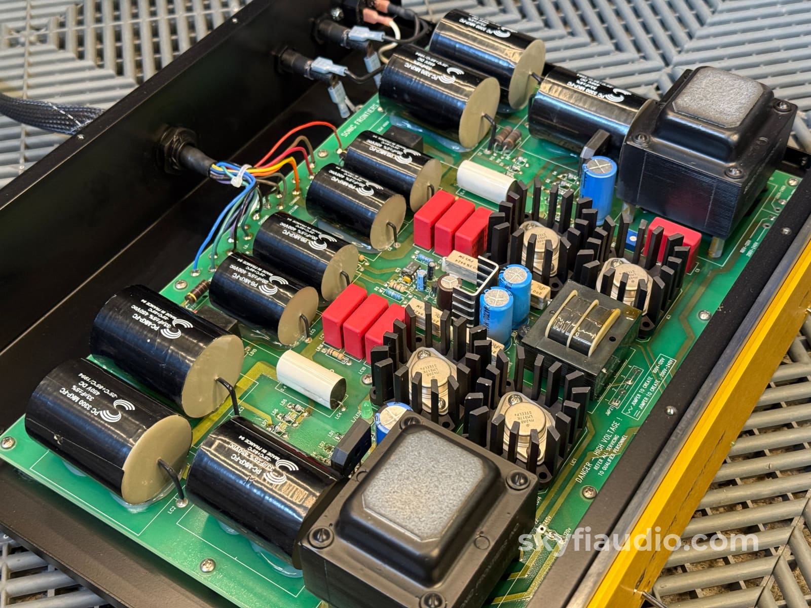 Sonic Frontiers SFL-2 Two Chassis Dual Mono Balanced Preamp - Preamplifier