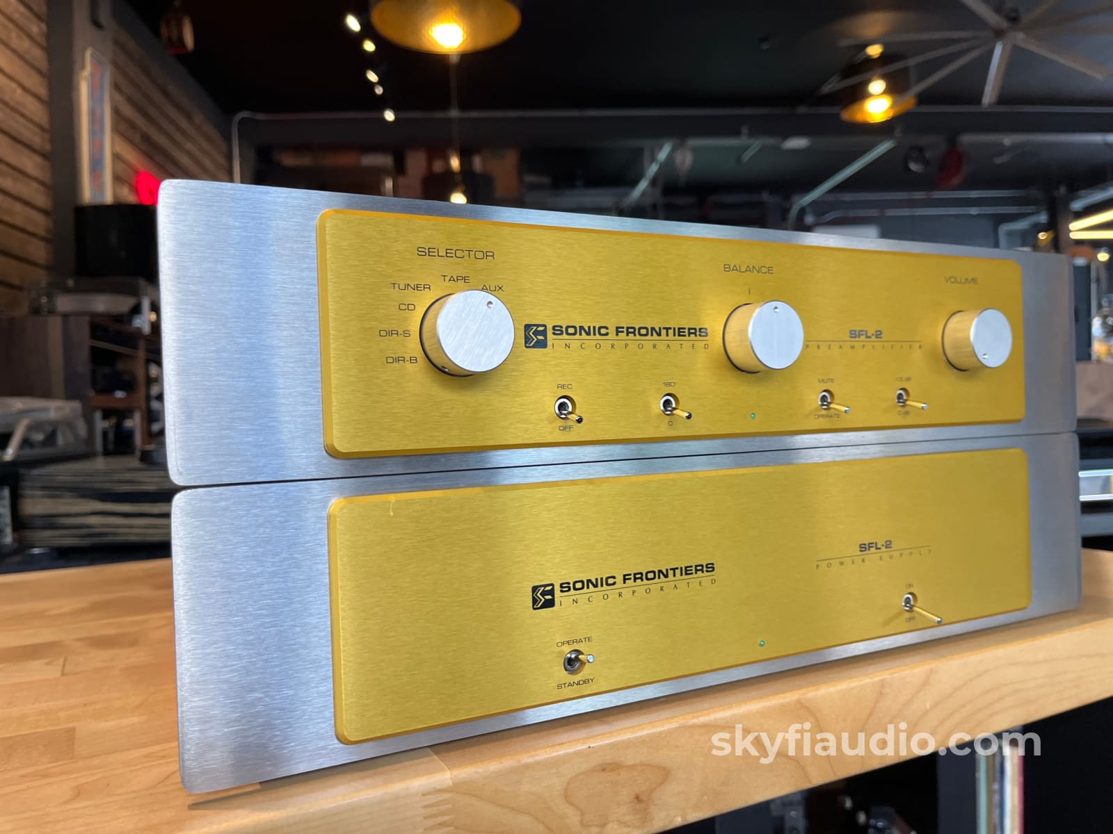 Sonic Frontiers SFL-2 Two Chassis Dual Mono Balanced Preamp - Preamplifier