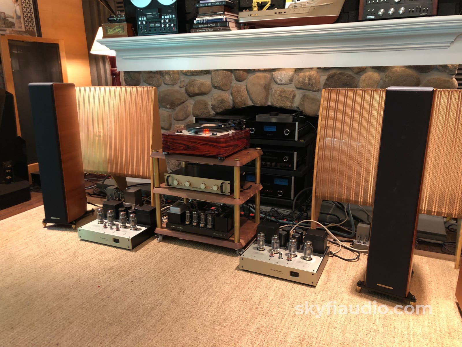 Sonus Faber Grand Piano Domus - Our Best Looking Speakers! Speakers