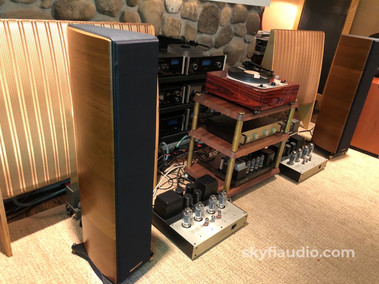 Sonus Faber Grand Piano Domus - Our Best Looking Speakers! Speakers