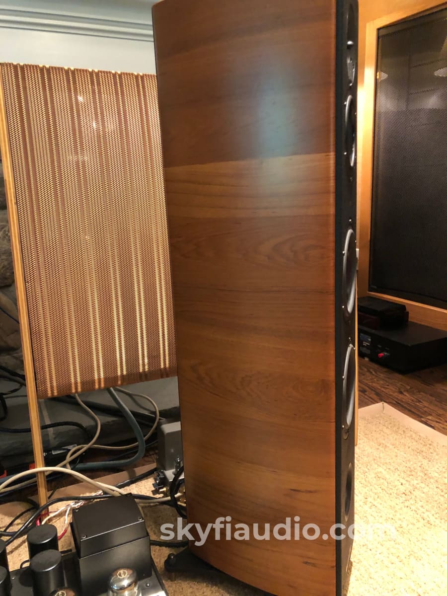 Sonus Faber Grand Piano Domus - Our Best Looking Speakers! Speakers