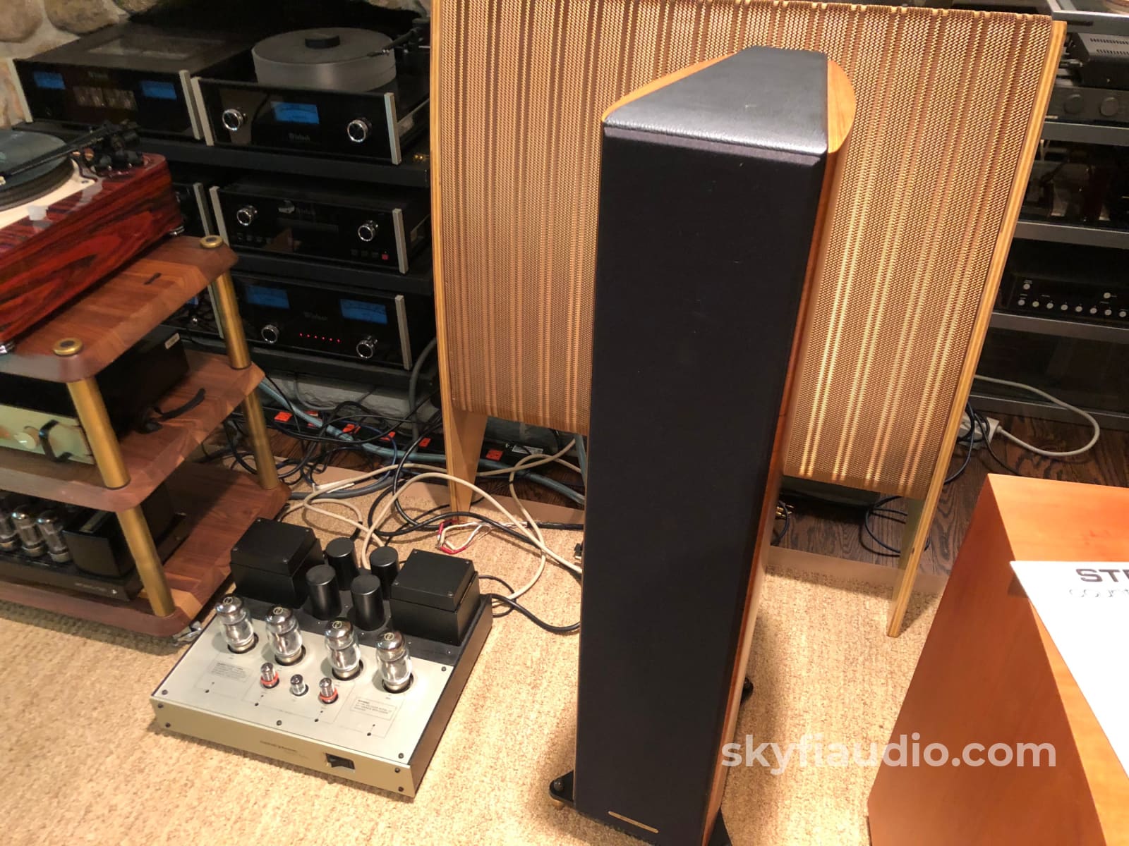 Sonus Faber Grand Piano Domus - Our Best Looking Speakers! Speakers