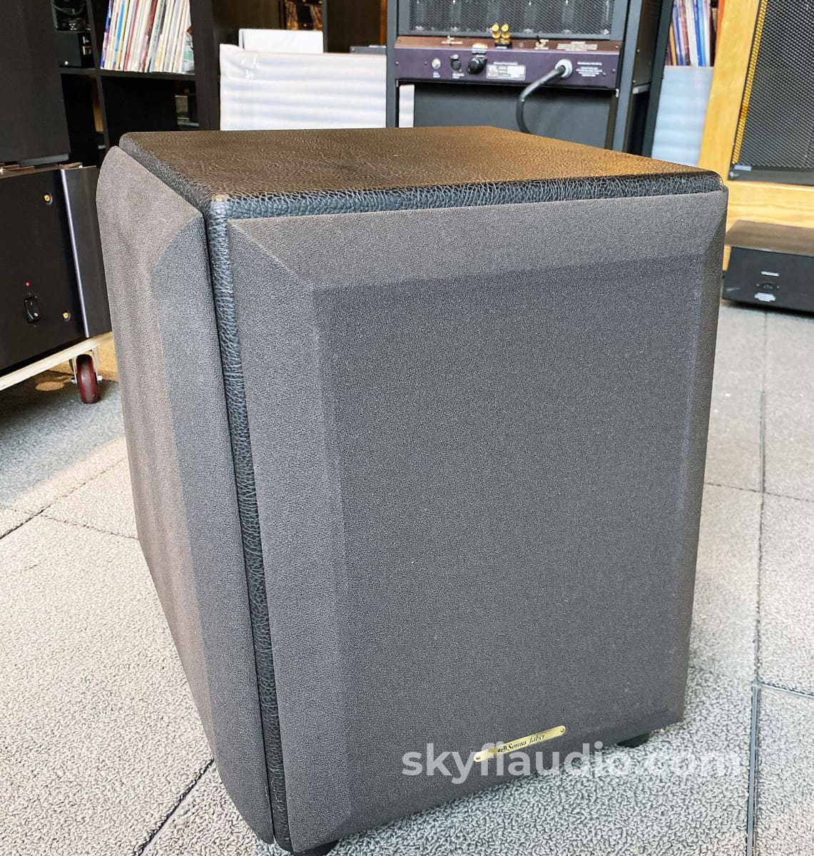 Sonus Faber - Gravis B1 Subwoofer Featuring Three 10 Drivers Speakers