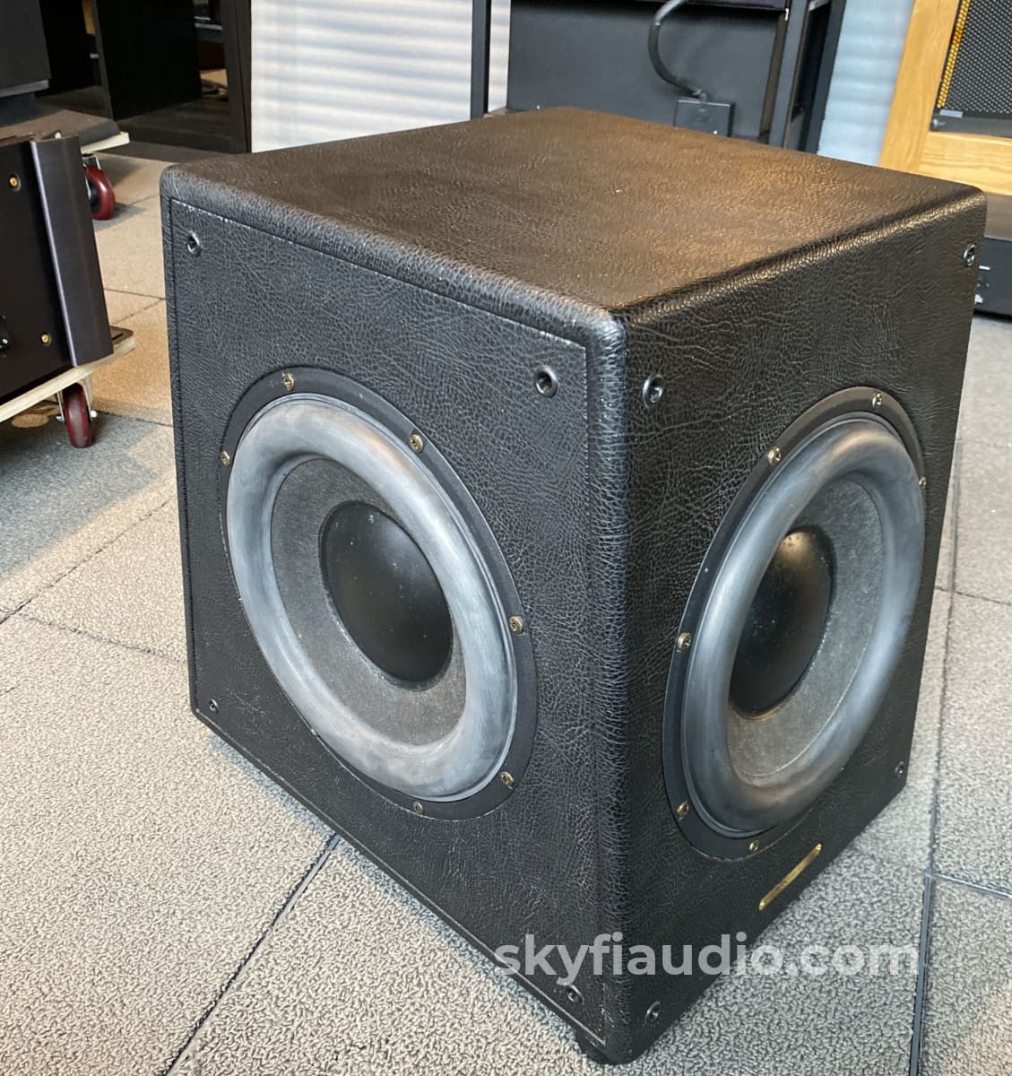 Sonus Faber - Gravis B1 Subwoofer Featuring Three 10 Drivers Speakers