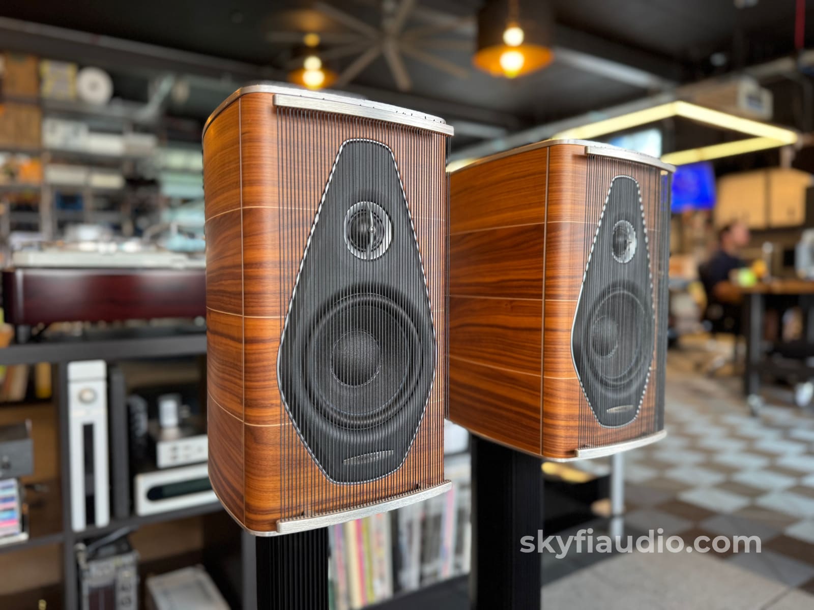 Sonus Faber Olympica Nova I Speakers w/ Stands Speakers