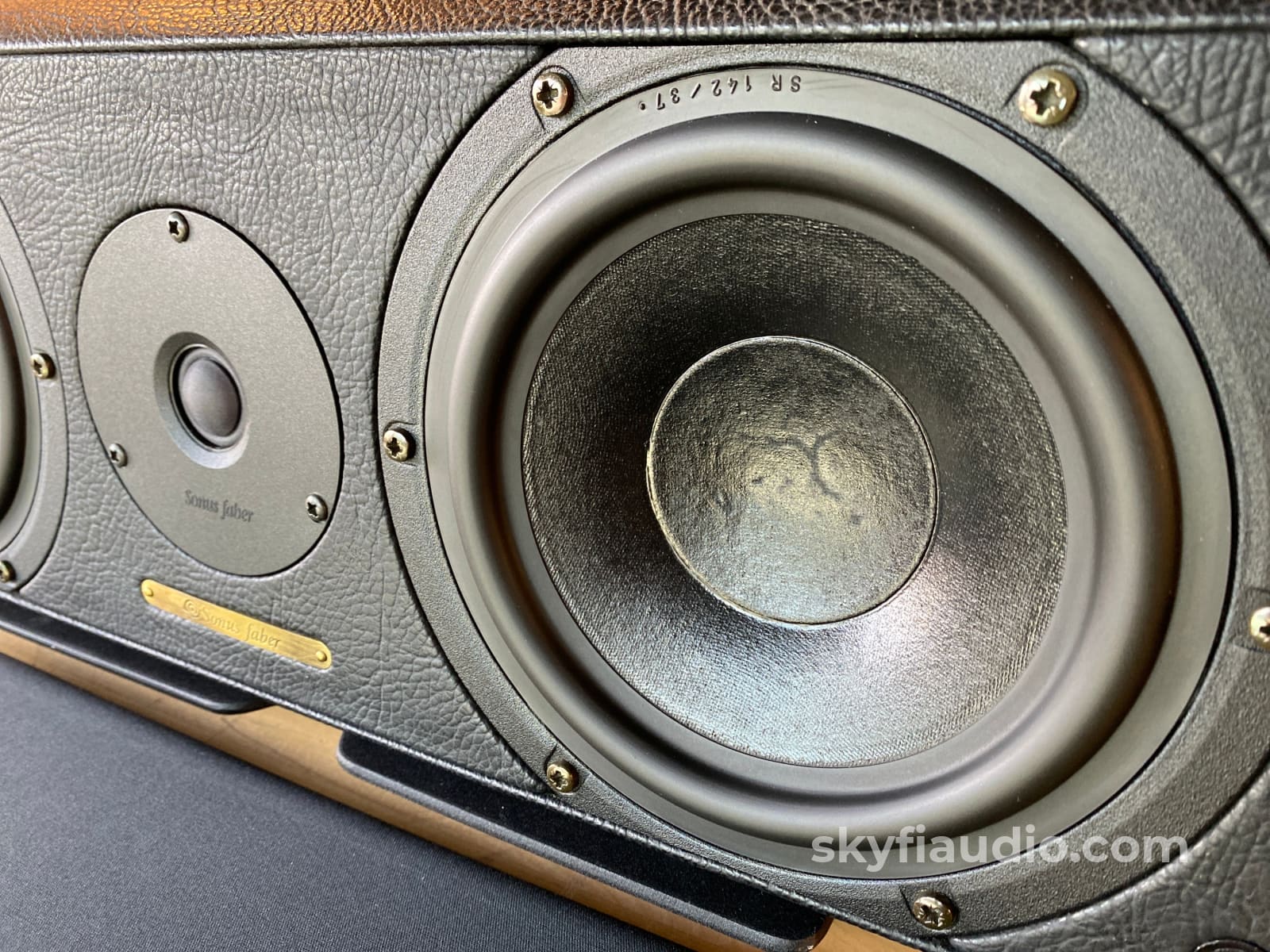 Sonus Faber Solo Center Channel Speaker W/ Tilt Stand Speakers