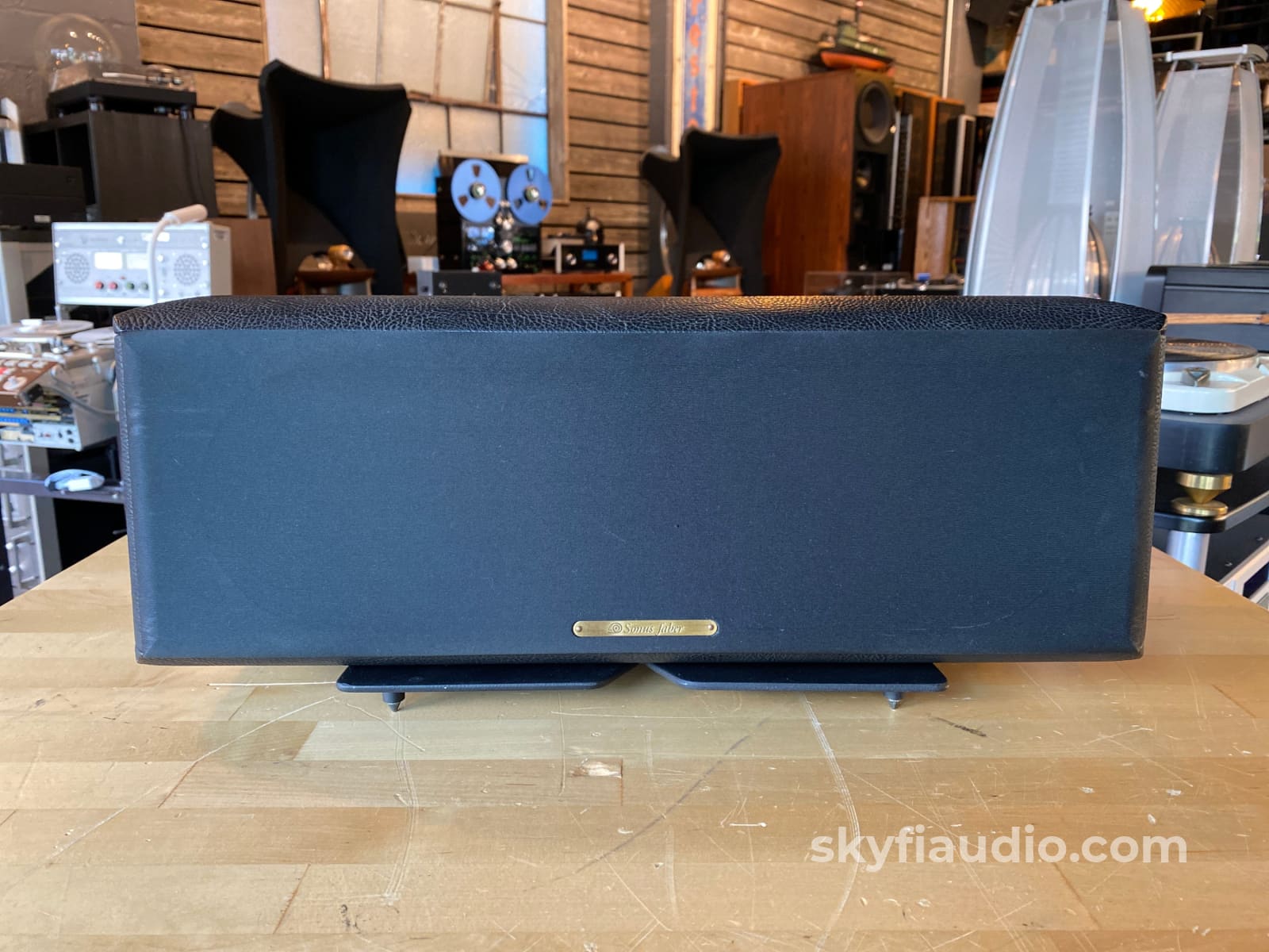 Sonus Faber Solo Center Channel Speaker W/ Tilt Stand Speakers