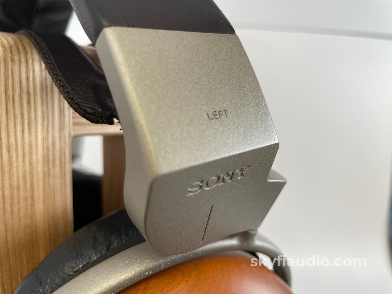 Sony Mdr-R10 Flagship Headphones - Super Rare And Collectible Worlds Best