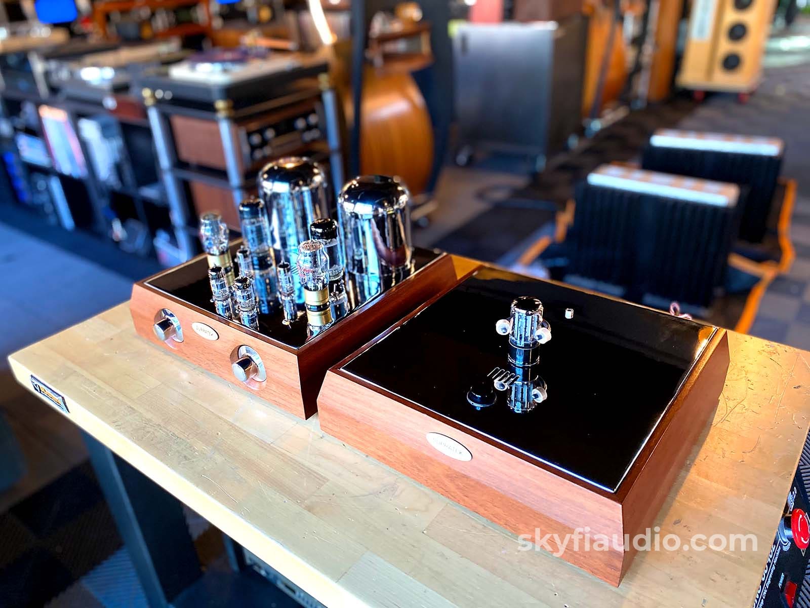 Supratek Chenin Tube Preamplifier W/Power Supply And Phono Section
