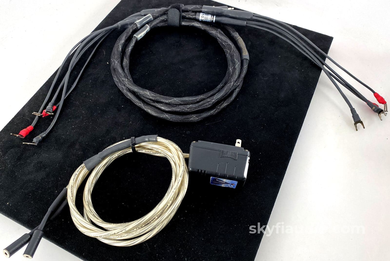 Synergistic Research - Tesla Accelerator Speaker Cable With Active Pow