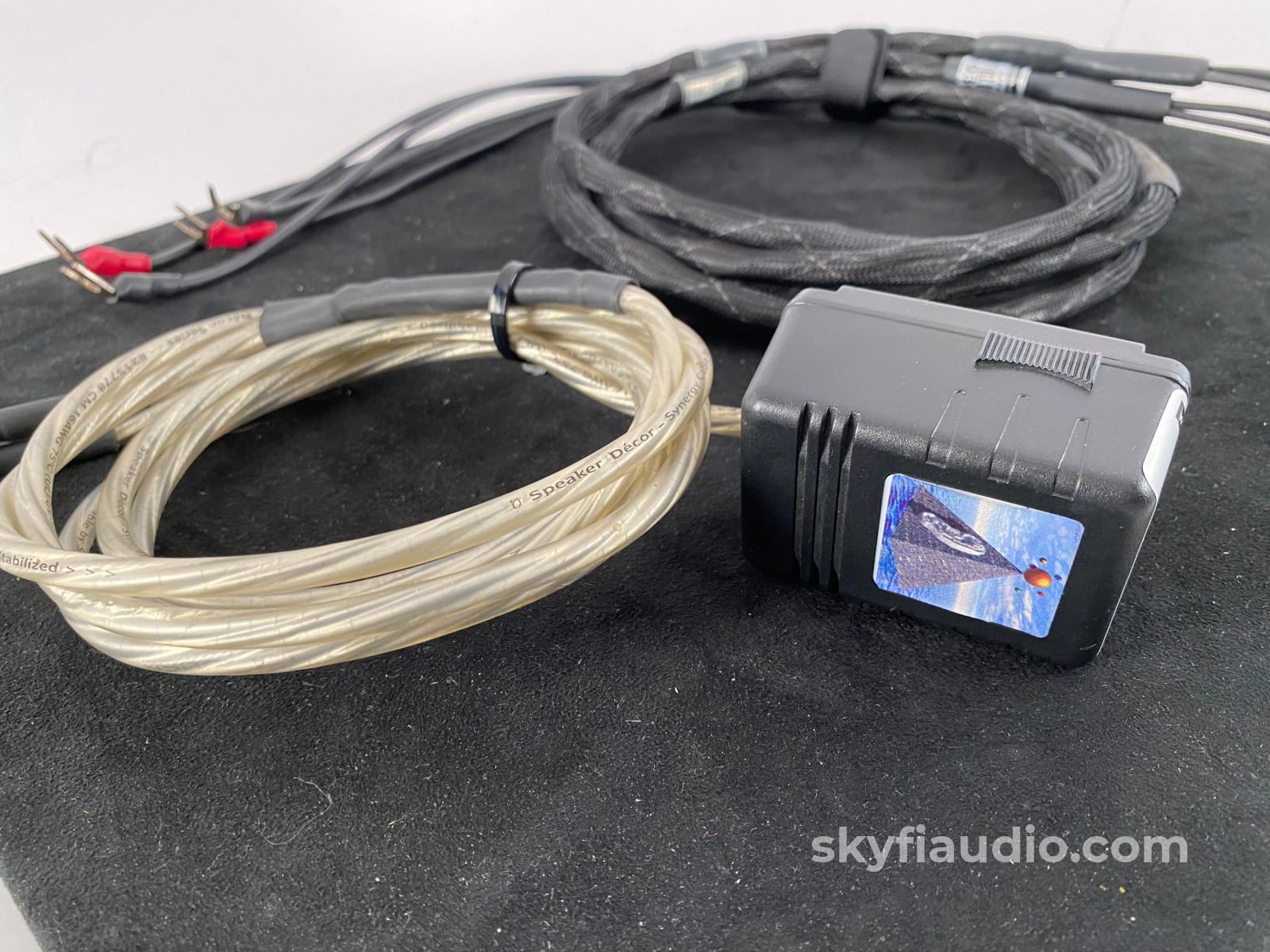 Synergistic Research - Tesla Accelerator Speaker Cable With Active Power 2M Cables
