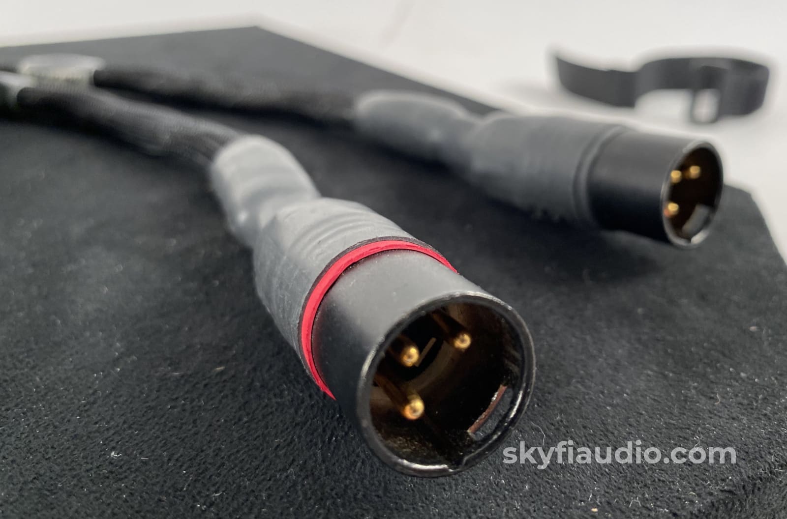 Synergistic Research - Tesla Accelerator Xlr With Active Power 2M Cables