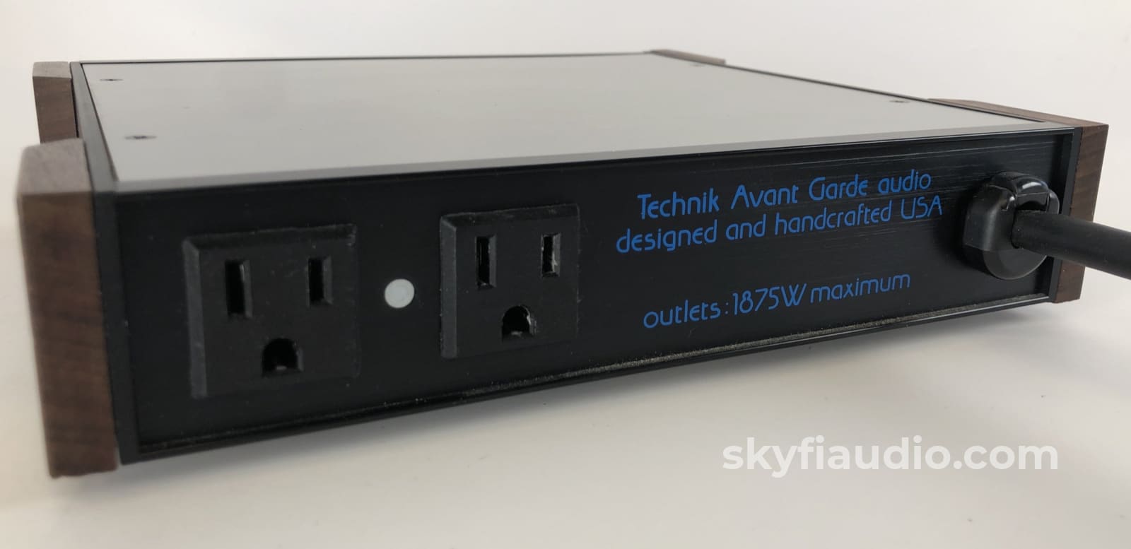 Tag (Technik Avant Garde) Audio Powerline Purifier - Black Chassis Power Conditioner