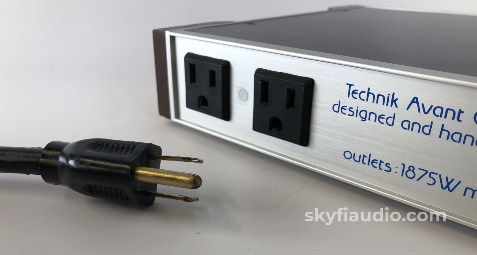 Tag (Technik Avant Garde) Audio Powerline Purifier - Silver Chassis (1 Of 2) Power Conditioner