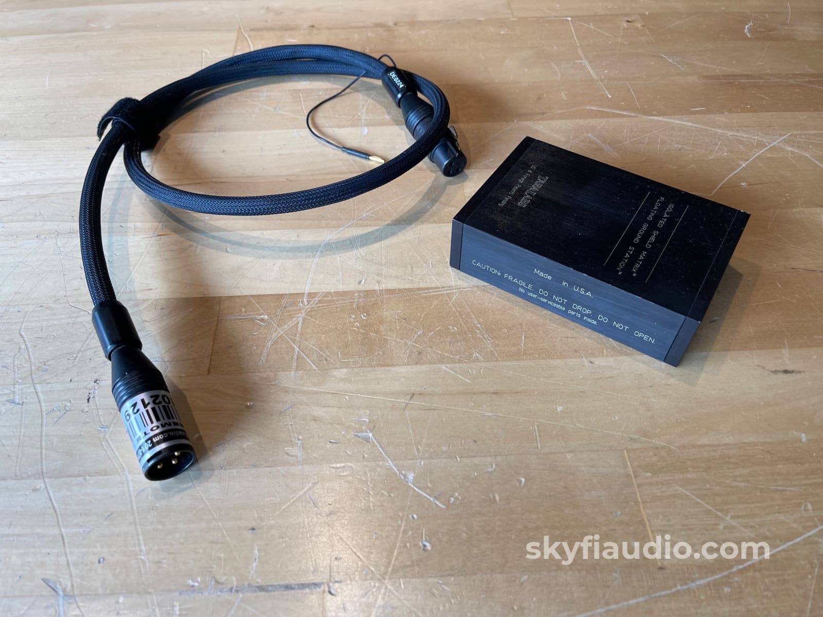 Tara Labs The One Digital Aes/Ebu Interconnect (Xlr) With Isolated Matrix Ground Station - 1M Cables