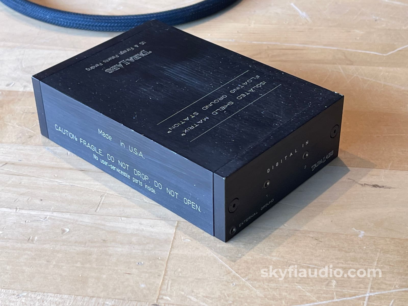 Tara Labs The One Digital Aes/Ebu Interconnect (Xlr) With Isolated Matrix Ground Station - 1M Cables