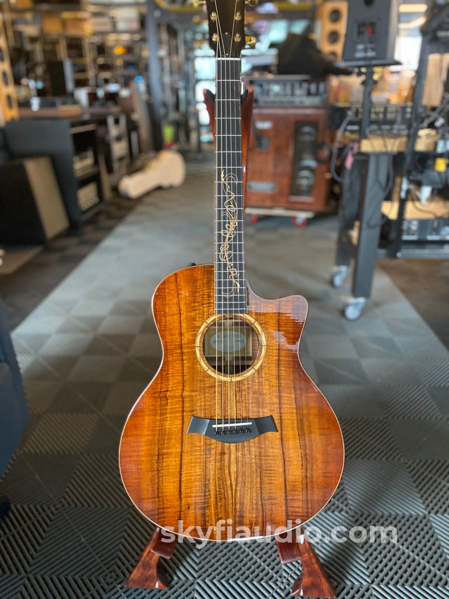 Taylor Koa Gs-Ltd 2011 Fall Limited Acoustic-Electric In Shaded Edge Burst Accessory