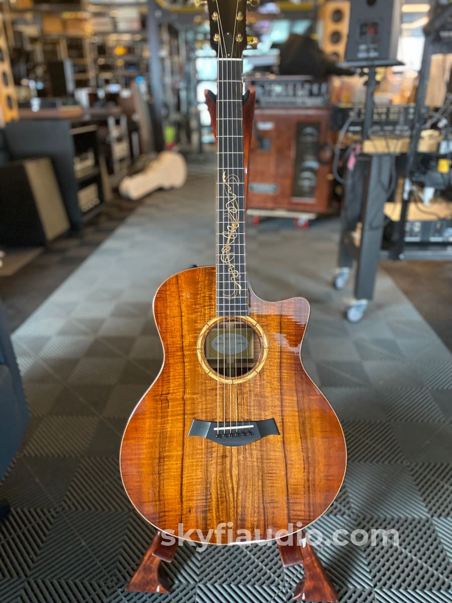 Taylor Koa Gs-Ltd 2011 Fall Limited Acoustic-Electric In Shaded Edge Burst Accessory