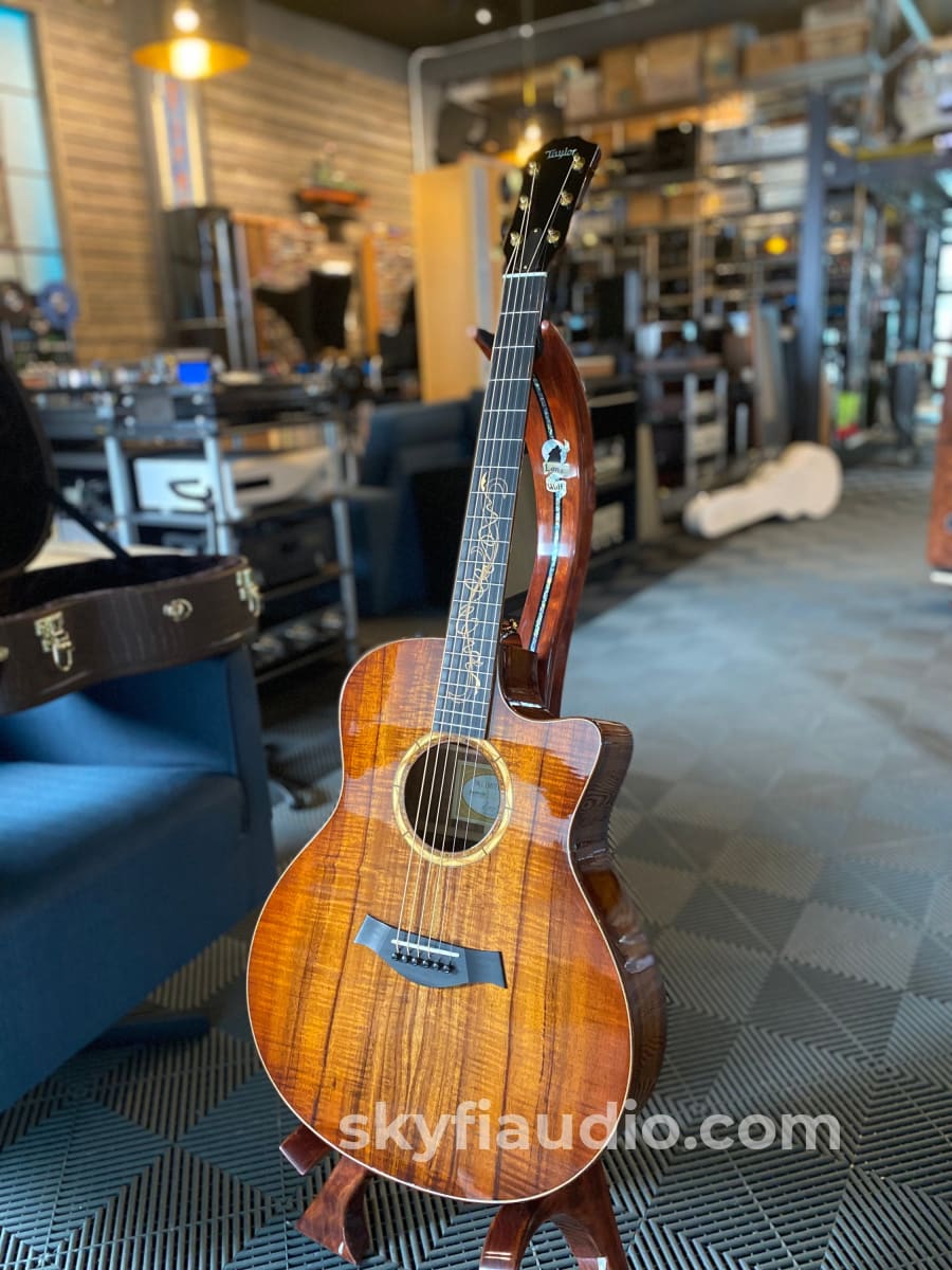 Taylor Koa Gs-Ltd 2011 Fall Limited Acoustic-Electric In Shaded Edge Burst Accessory