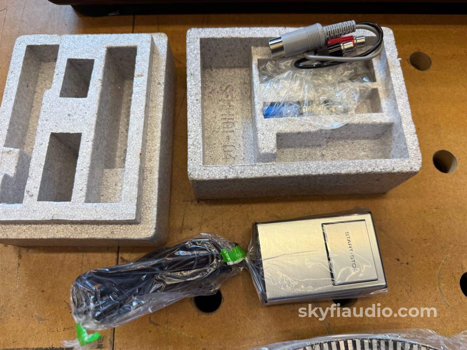 Technics SL-1000 Vintage Turntable - New Old Stock Turntable