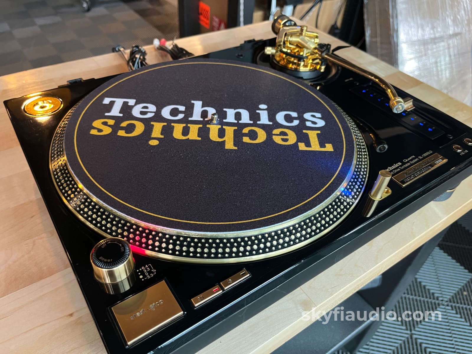 Technics SL-1200GLD Limited Edition Turntable w/ New Lyra Delos MC Phono Cartridge Turntable