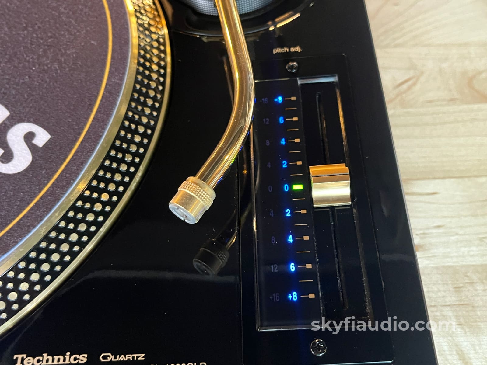 Technics SL-1200GLD Limited Edition Turntable w/ New Lyra Delos MC Phono Cartridge Turntable