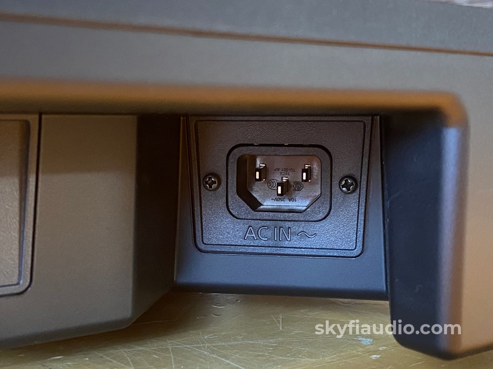 Technics Sl-1200Mk7 - Like New With New Sumiko Cartridge Turntable