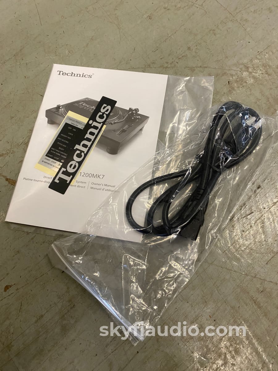 Technics Sl-1200Mk7 - Like New With New Sumiko Cartridge Turntable