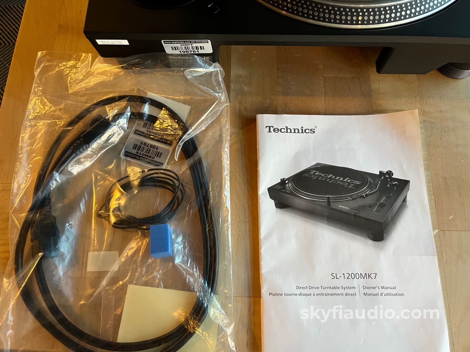 Technics SL 1200MK7 turntable W/ New Ortofon 2M Black LVB MM Phono Cartridge Turntable
