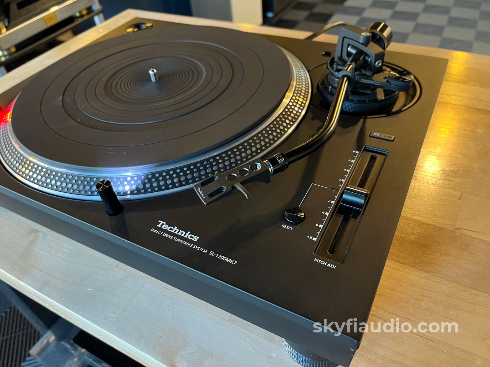 Technics SL 1200MK7 turntable W/ New Ortofon 2M Black LVB MM Phono Cartridge Turntable