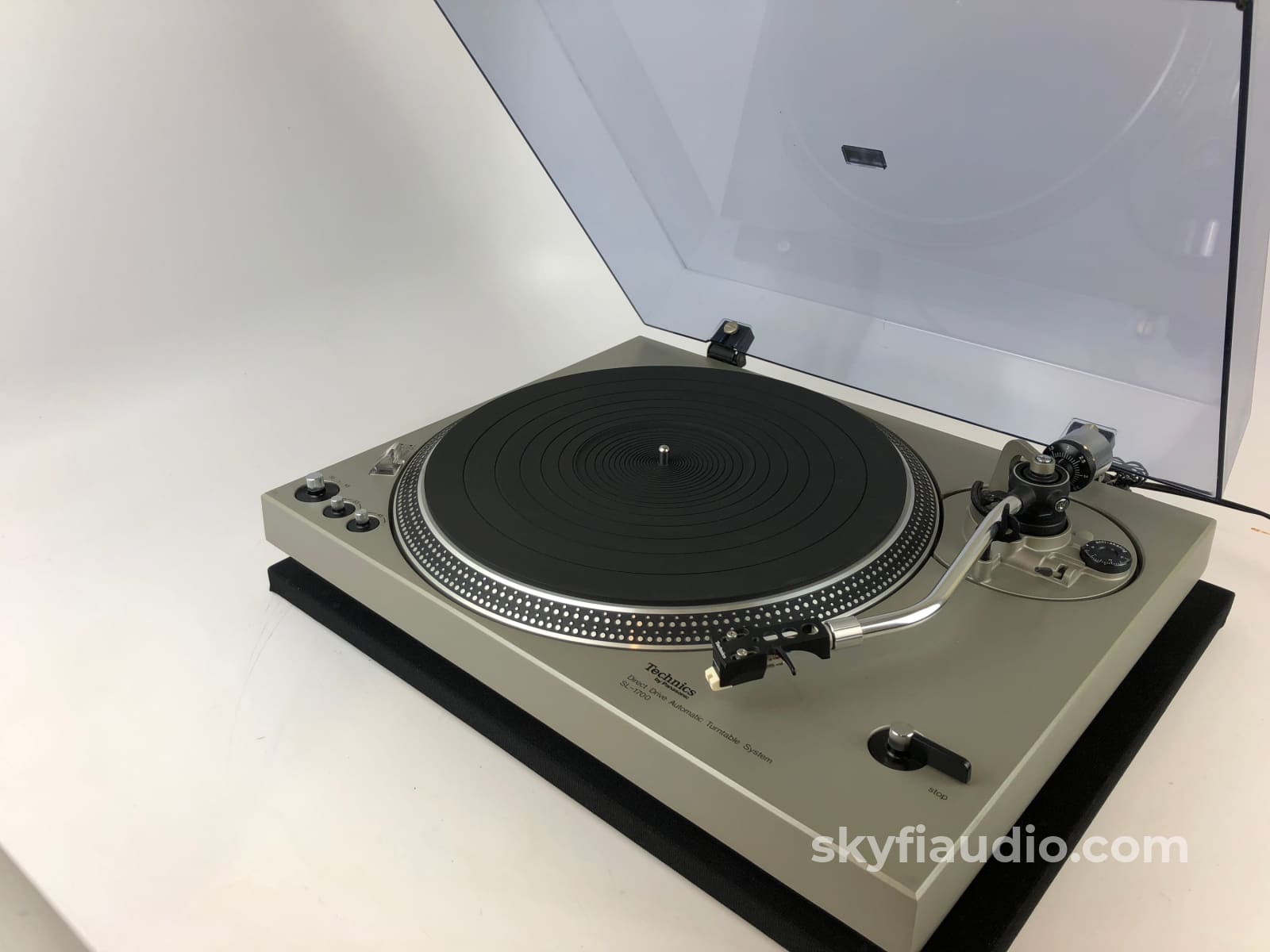 Technics Sl-1700 Turntable With New Moonstone Sumiko Cartridge