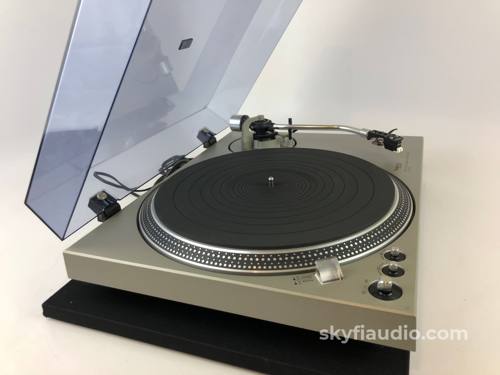 Technics Sl-1700 Turntable With New Moonstone Sumiko Cartridge