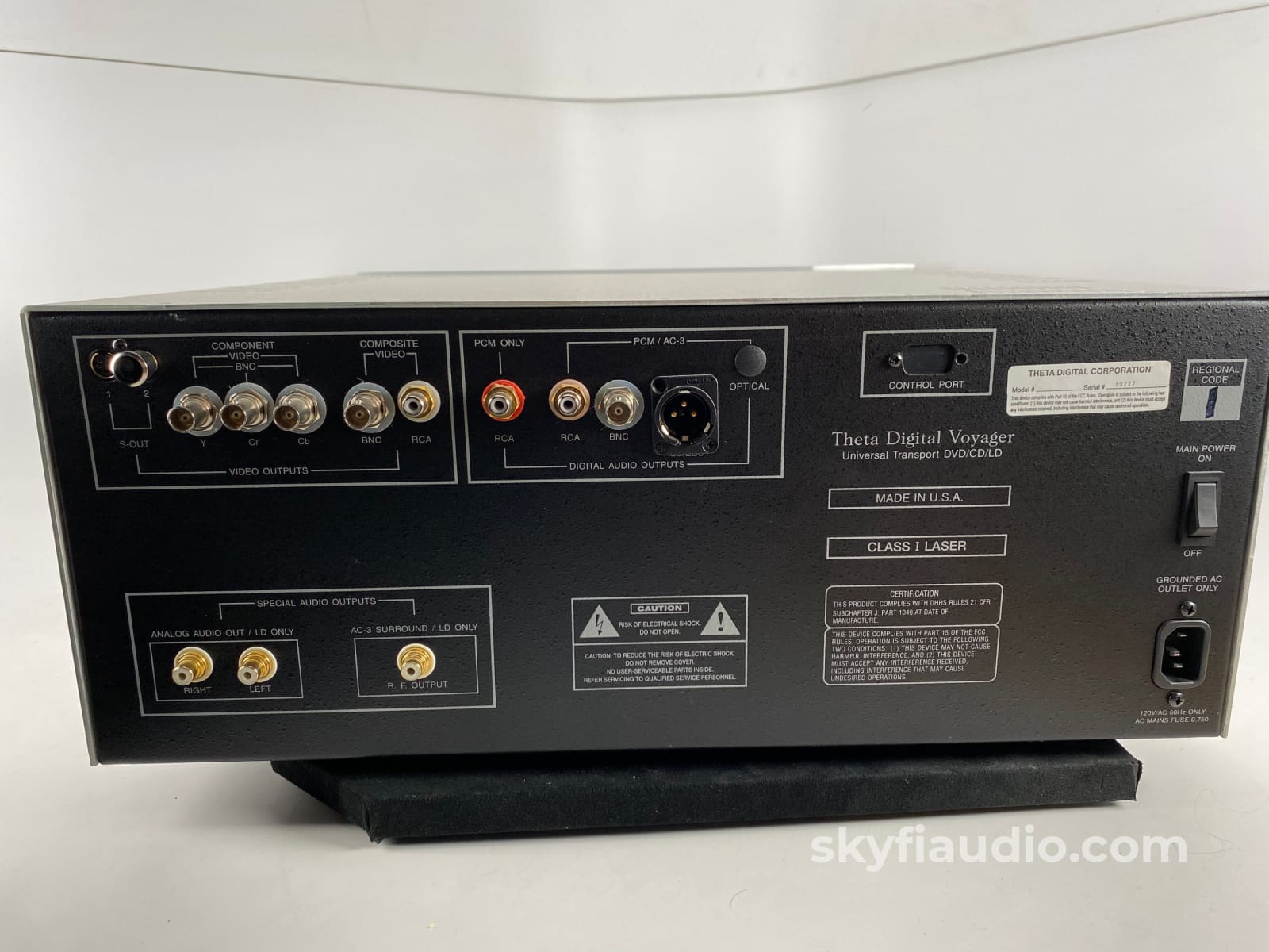 Theta Digital Voyager Universal Cd Dvd And Laserdisc Player +