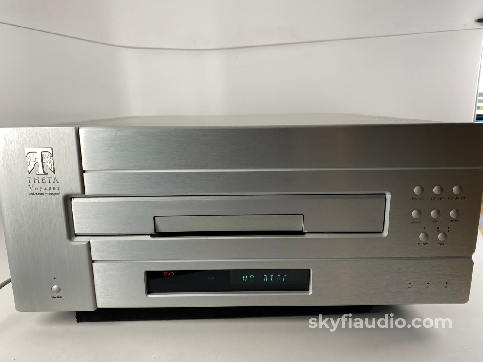 Theta Digital Voyager Universal Cd Dvd And Laserdisc Player +