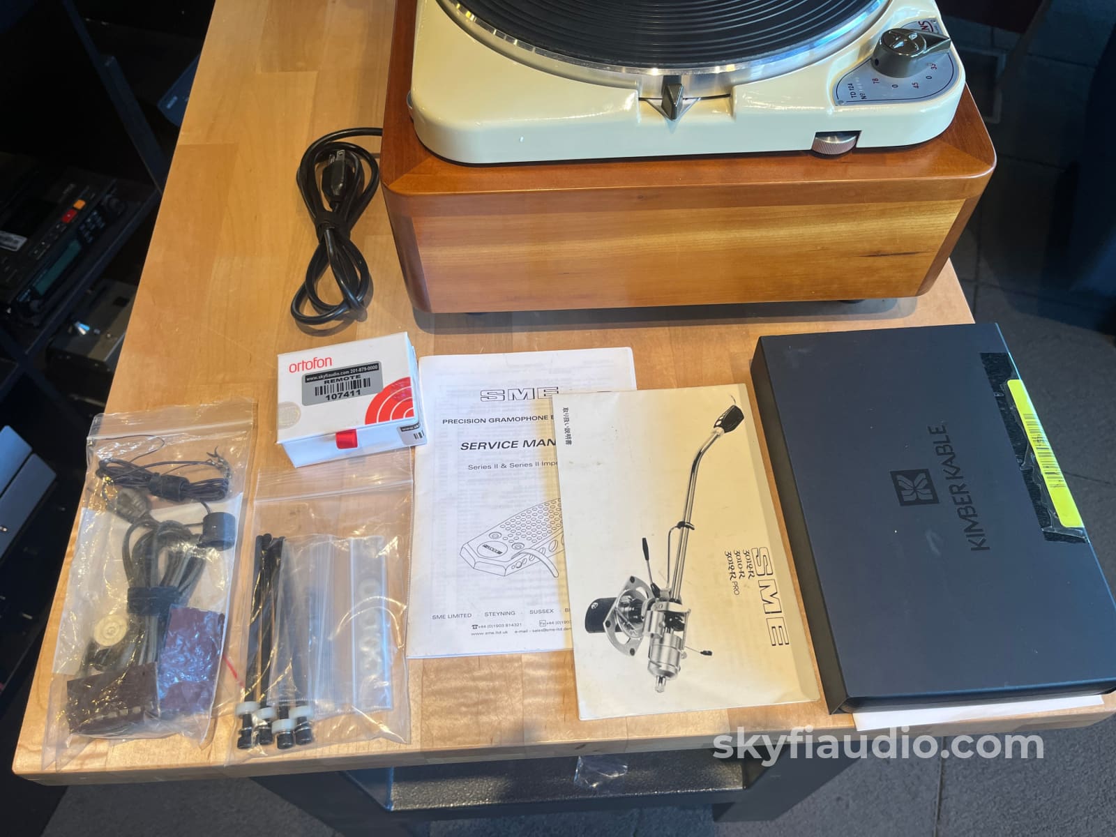 Thorens TD-124 Turntable W/ SME Arm and Ortofon GTX E SPU Cartridge - Custom Solid Wood Plinth - Turntable