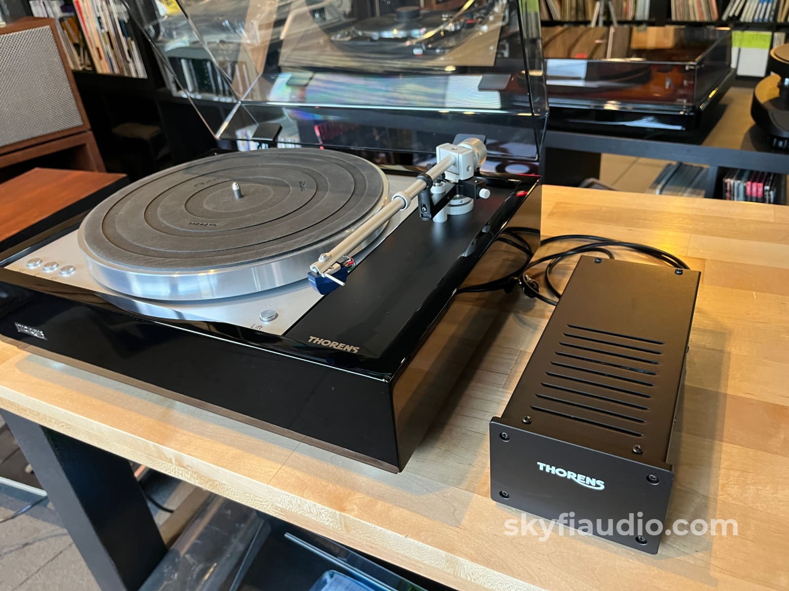 Thorens TD 1601 Belt Drive Semi Automatic Turntable W/ New Sumiko BP No.3 Cartridge - Turntable