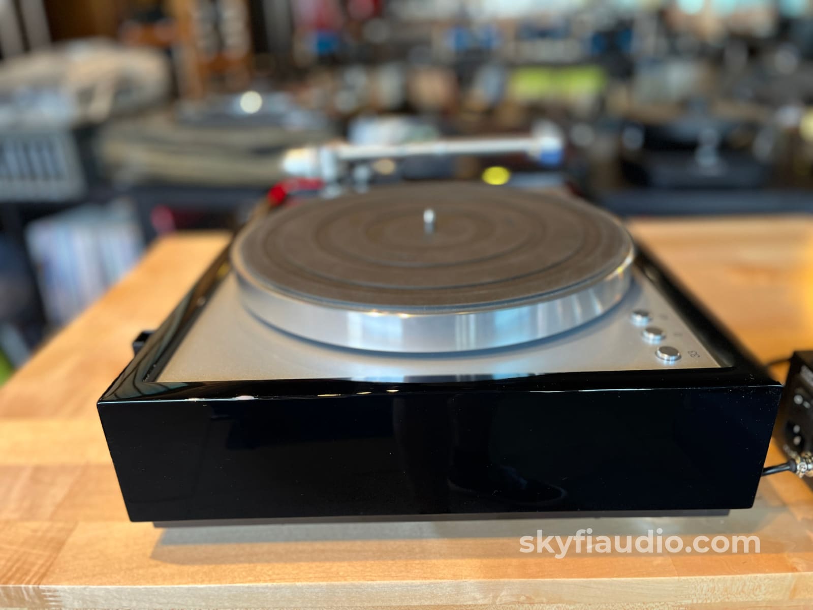 Thorens TD 1601 Belt Drive Semi Automatic Turntable W/ New Sumiko BP No.3 Cartridge - Turntable