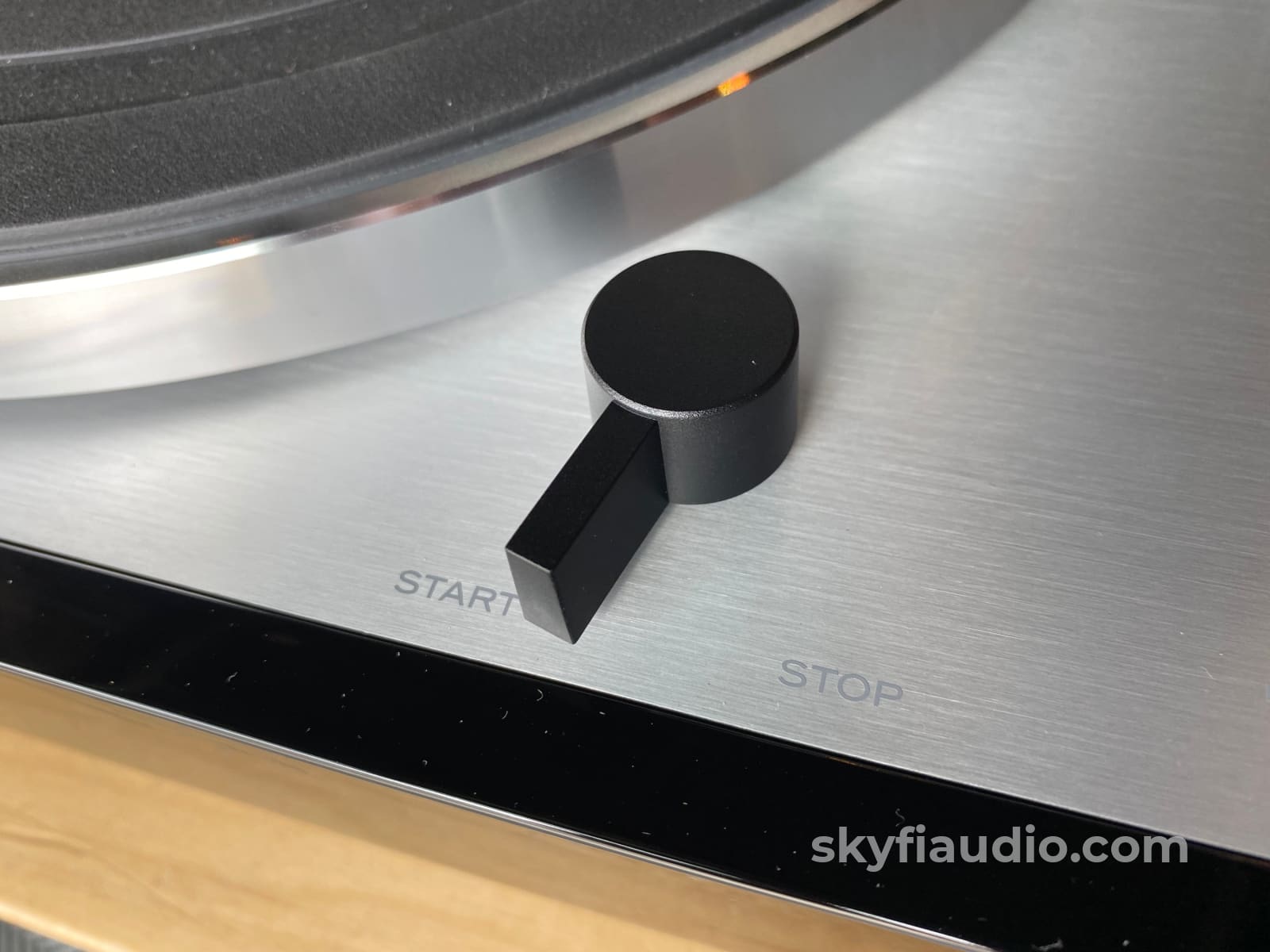 Thorens Td 402 Dd Semi-Automatic Turntable With Audio Technica At33Ev