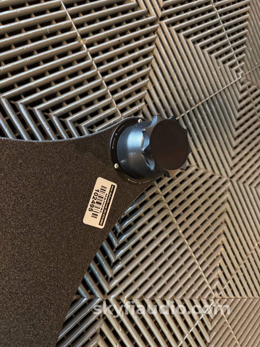 Townshend Audio Seismic Isolation Podium - Single Unit - ’Blue’ Load Rating Furniture