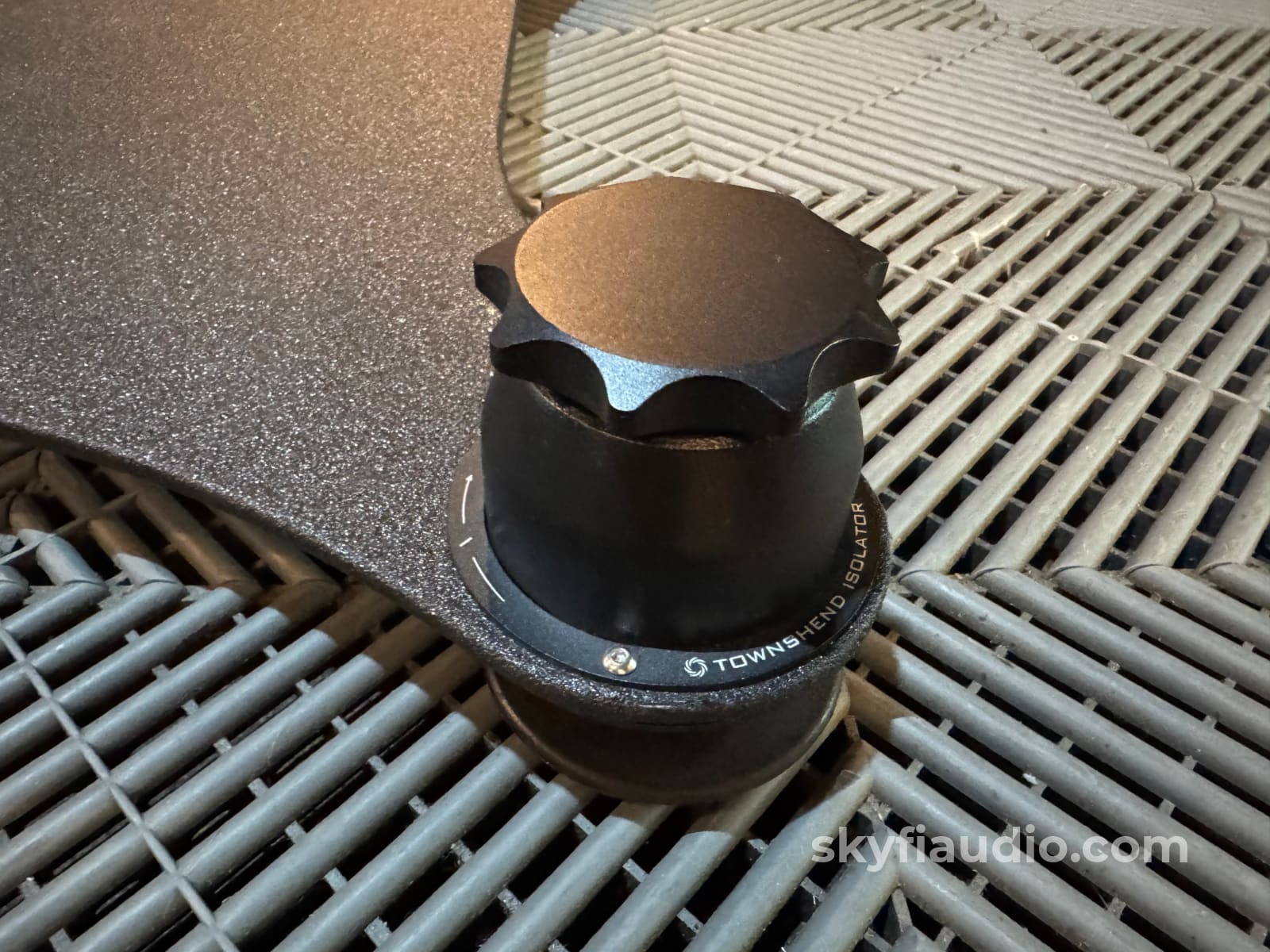 Townshend Audio Seismic Isolation Podium - Single Unit - ’Blue’ Load Rating Furniture