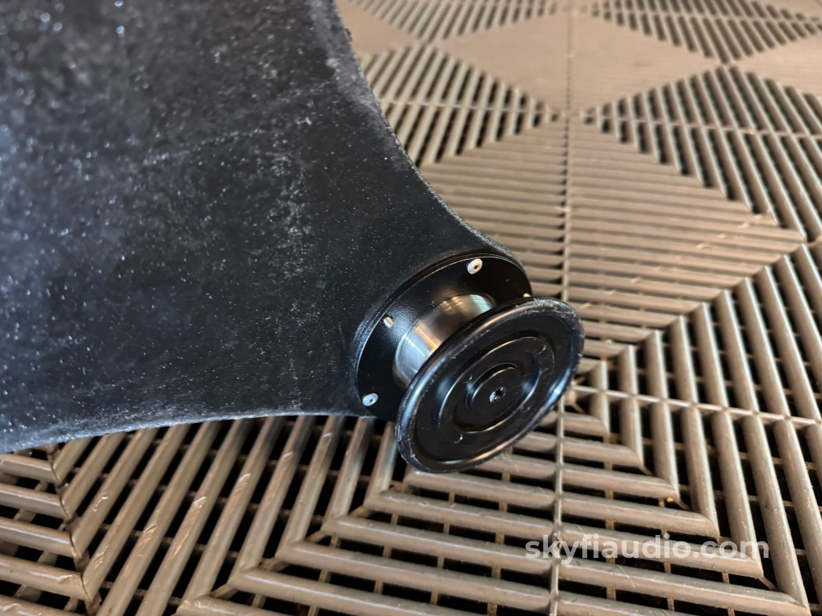 Townshend Audio Seismic Isolation Podium - Single Unit - ’Blue’ Load Rating Furniture